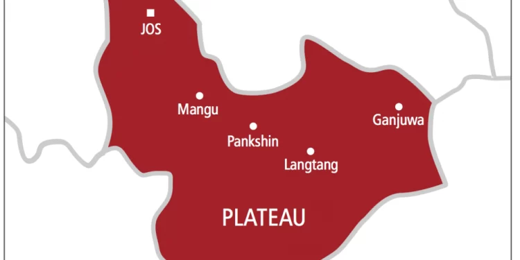 Protesting Plateau Youths Block Jos-Abuja High Way